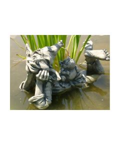 Elfe "HOLLY" mit Frosch "MAX", liegend, Steinguss