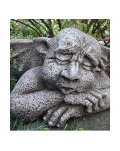 Gargoyle „SLEEPYHEAD“, Steinguss, © by Fiona Scott